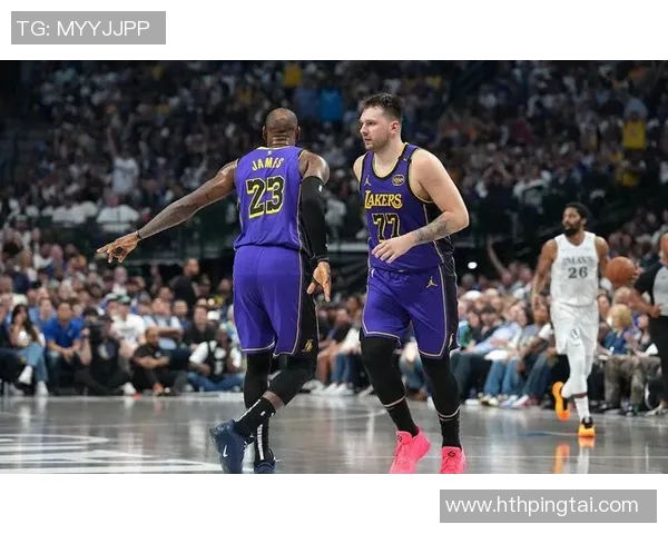 东契奇与里夫斯携手共进展现持球天赋助力湖人未来发展 东契奇与里夫斯携手共进展现持球天赋助力湖人未来发展