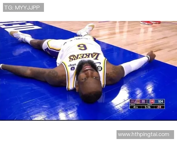 布朗遭遇滑铲未判犯规主裁解释两人滑倒导致未吹哨